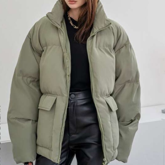 Oversized army green puffer coat (size M) - Picture 5 of 10